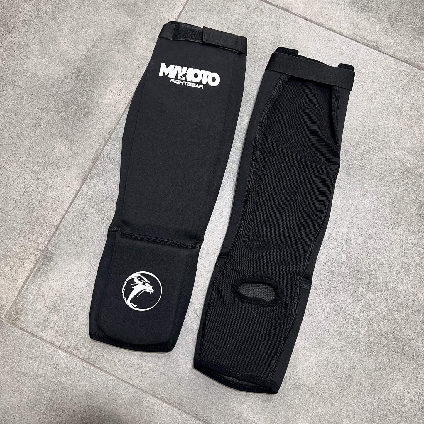 Canilleras Makoto Muay Thai  MMA Negro - Neopreno